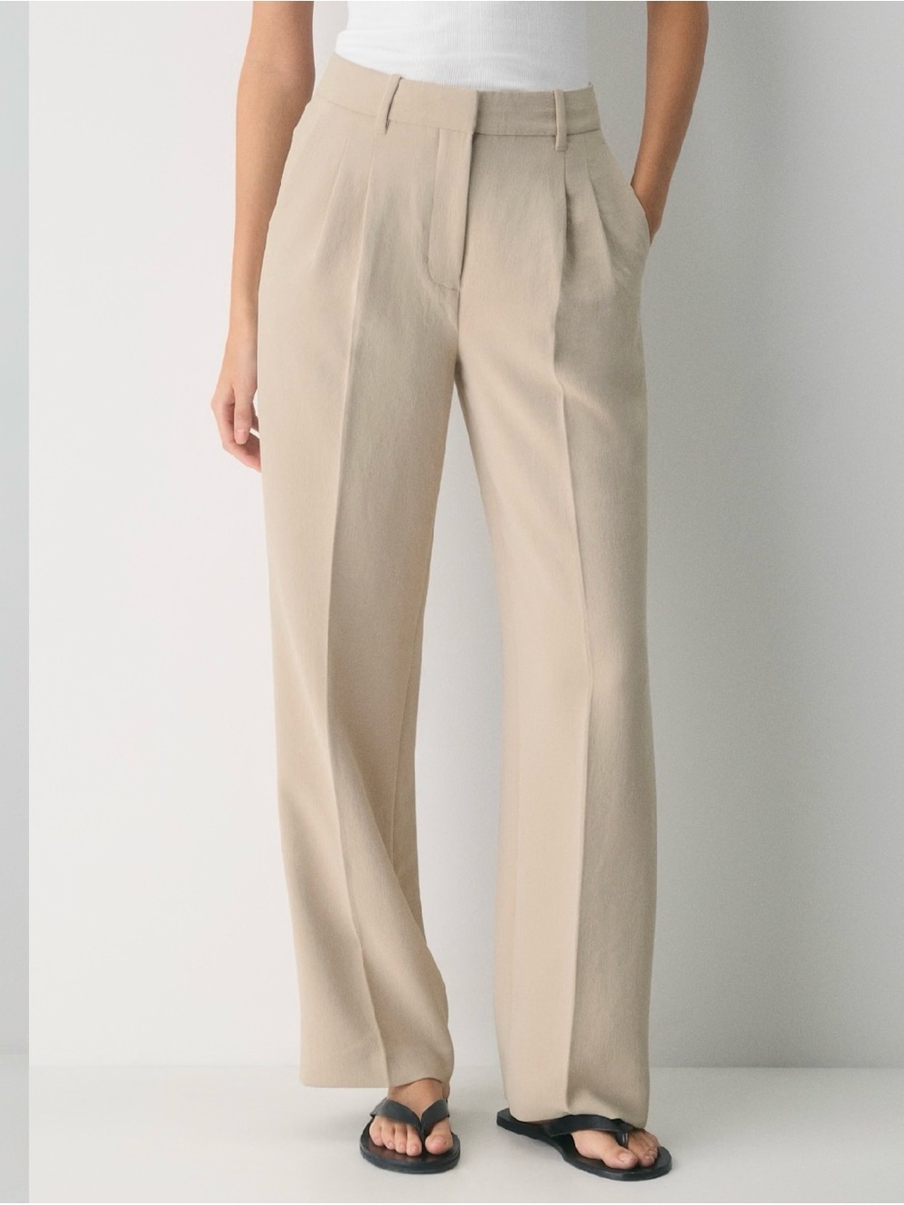 Aritzia Effortless Pant Size 6 Beige High Rise Wide Leg Pleated Trousers